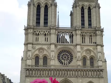 2018-07 Paris - les clochers Dominique F, détail sortie