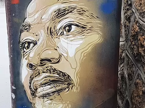 2021-04 Street Art (Vincennes) Céline F, détail sortie