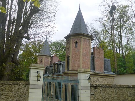 2023-04 Marly Dominique F, détail sortie