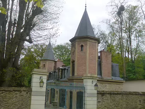 2023-04 Marly Dominique F, détail sortie