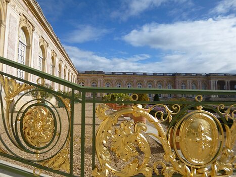 2023-10 Trianon Dominique F, détail sortie