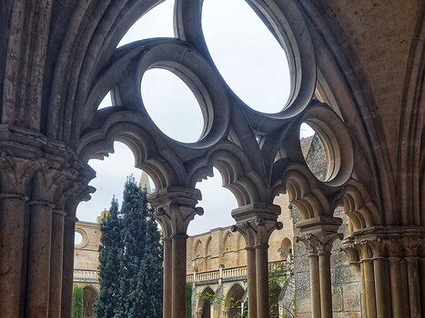 2024-11 Abbaye de Royaumont Hélène B, détail sortie