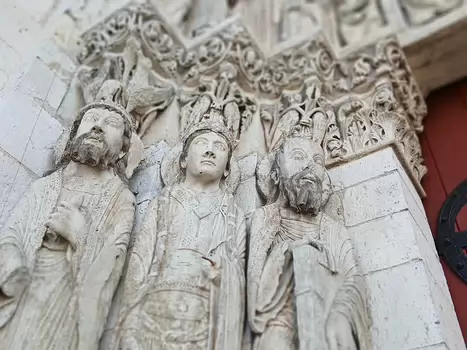 2025-04 Saint-Loup-de-Naud Jocelyne D, détail sortie