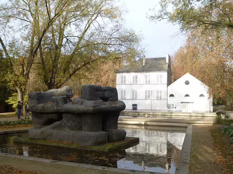 2025-11 Bercy Dominique F, détail sortie