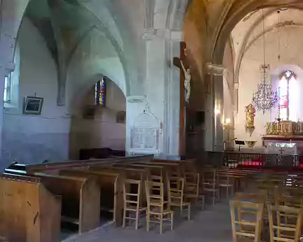 L'intérieur de l'église de Saint-Ilpize L'intérieur de l'église de Saint-Ilpize