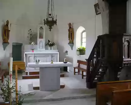 L'intérieur de l'église de Saint-Vénérand L'intérieur de l'église de Saint-Vénérand