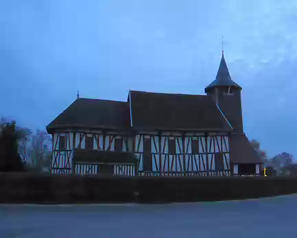 PXL015 Eglise à pans de bois à Châtillon-sur-Broué