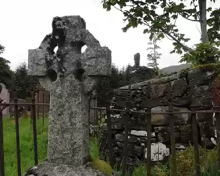 PXL030 Croix celte christianisée sur une ancienne tombe