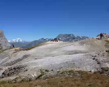 48 45 Le voilà le Petit Mont-Blanc, et le grand est juste derriere à l'horizon!.jpg
