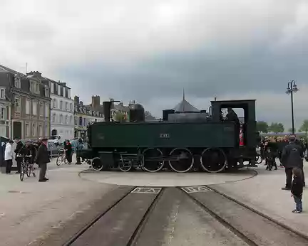PXL085 Petit train touristique à vapeur, bien utile pour desservir la baie de Somme