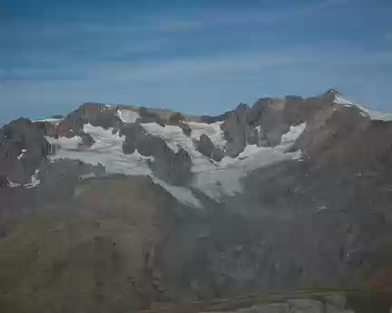 PXL030 A l'ouest : le Pic de l'Etendard et le glacier des Quirlies