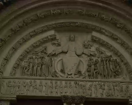 Vézelay (basilique Sainte-Marie-Madeleine : tympan du Jugement dernier sur le portail central de la façade) Vézelay (basilique Sainte-Marie-Madeleine : tympan du Jugement dernier sur le portail central de la façade)