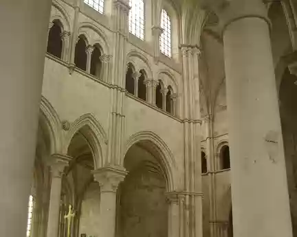Vézelay : basilique Sainte-Marie-Madeleine (le chœur) Vézelay : basilique Sainte-Marie-Madeleine (le chœur)