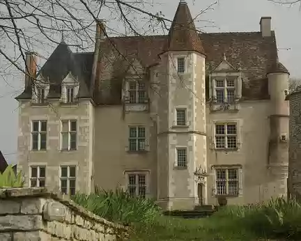 Le manoir du Chastenay à Arcy-sur-Cure Le manoir du Chastenay à Arcy-sur-Cure