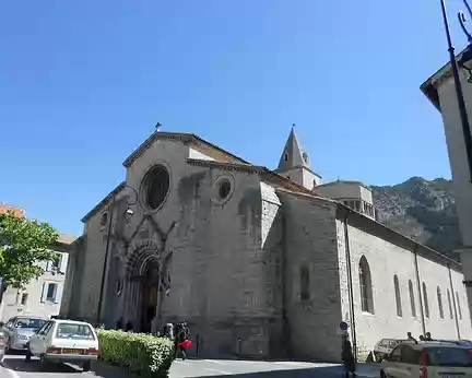 PXL108 La Cathédrale Notre-Dame, roman provençal