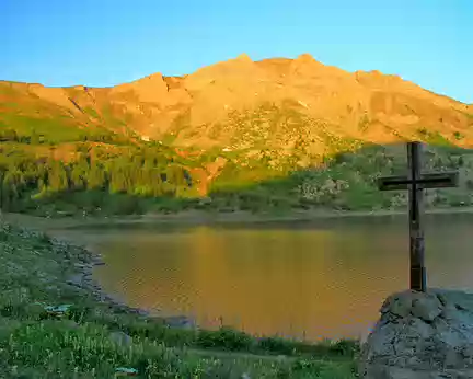 PXL024 Lac d'Allos, 2230m, plus grand lac naturel d'altitude en Europe.