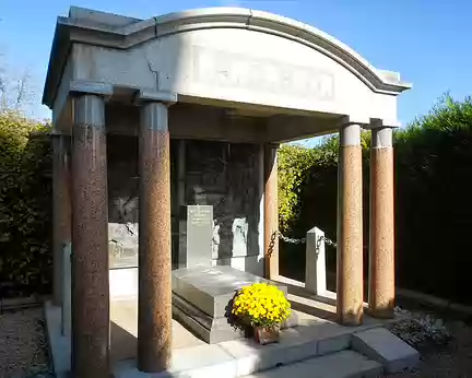 PXL010 Tombe de l'inventeur de la chaussure de sécurité à coque rigide (Le Roi du Bout Dur), cimetière de Saint-Yon