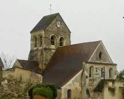 PXL008 Eglise St-Quiriace de style roman (XIIè s.), bas-côtés des XVIIIè et XIXè s., clocher carré à baies géminées, Crouttes-sur-Marne