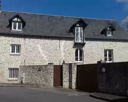 040 L’ancien moulin à farine de Goujon (XVème siècle), restauré, est aujourd’hui une habitation