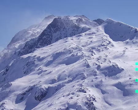 0018 Devant le massif de l'Etendard et dans le vent !