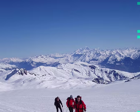 0030 Arrivée au Col des Quirlies (3001 m).
