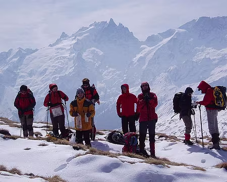 0002 Petite pause avant le dernier assaut. Au fond la Meije.