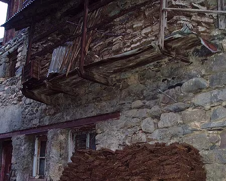 0010 Le Chazelet est un village encore très authentique.