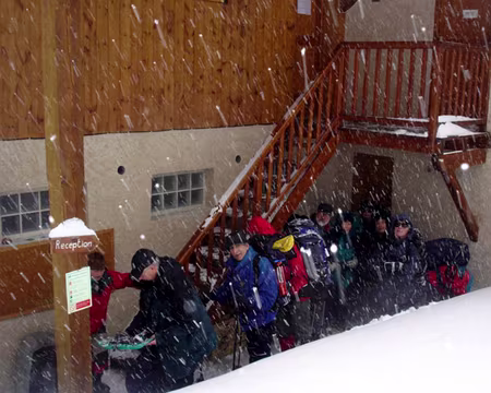 06 bien contents de trouver un abri au camping pour le pique nique