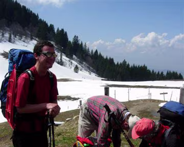 07 Après la Pierre taillée, le Col de l’Enclave, puis le Col de Landron sans les mains, l’Homme à la Valise RTL a rangé le lot. On tente de le lui soustraire…