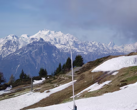 002 Le Valais et au fond le Cervin.