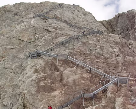 022 Et après presque 9 h de marche un escalier 