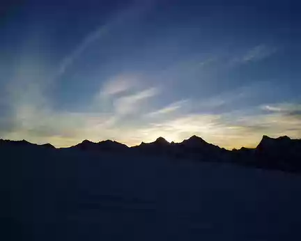 071 Lever de soleil sur l'Oberland.