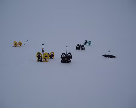 092 Puis on retrouve le parking à raquettes.