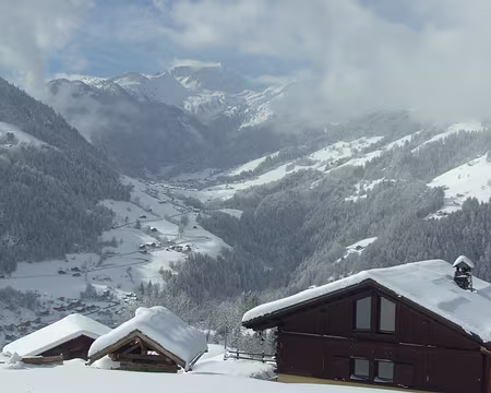 021 Le Grand Mont contemple cette agitation avec bienveillance.