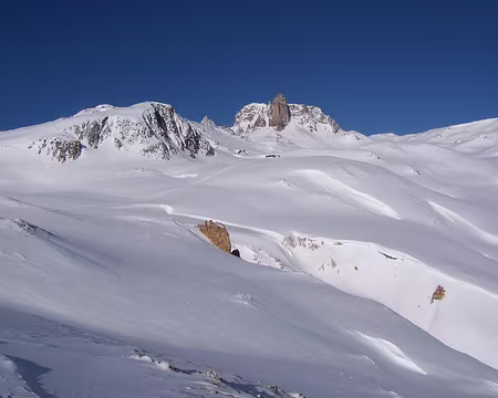 37a Un dernier regard sur le refuge du Thabor et sur le Cheval Blanc, puis...
