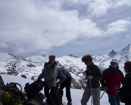 610 Après la montée au pic Cascavalier (2562 m) nous récupérons les sacs.