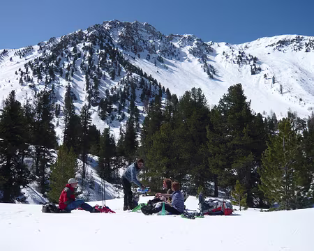 712 Pause déjeuner au Pra Patris, sous le col Fromage.