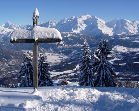 46 Vue panoramique sur le massif du Mont-Blanc