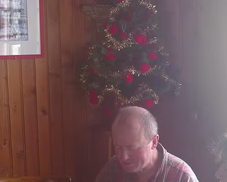 050 En béatitude devant de l'omelette au lard.