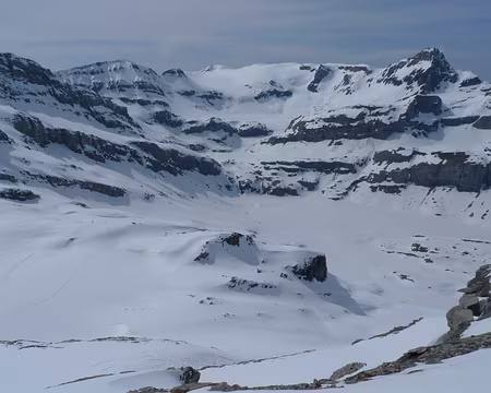 11 Magnifique vue sur la Lämmerenboden. Tout au fond, le Wildstrubel, objectif du lendemain.