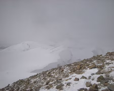 20 Bof ! Le vent souffle très fort. On se rabat sur le Mittelgipfel (3243m, même altitude que le Wildstrubel).