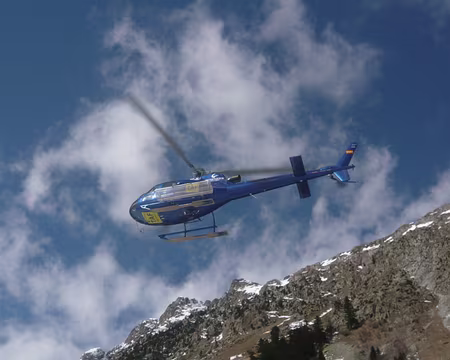 PXL001 L'hélico transporte des skieurs sur les sommets !