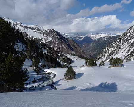 016 Le torrent s'écoulant du lac supérieur de Mar vers le lac de la Restanca...
