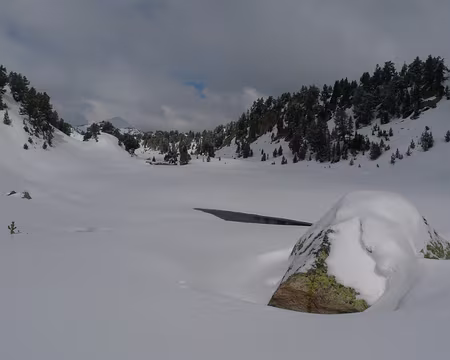 055 Devant nous, le lac Redon...