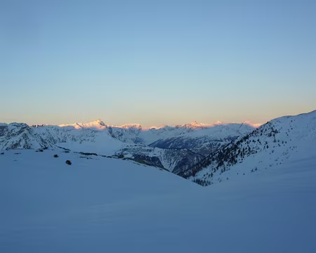 PXL067 Le soleil se couche sur notre seconde journée. Dans quelques temps, nous rejoindrons le dîner de Réveillon.