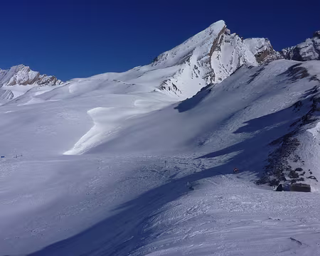 PXL030 Col Agnel, versant français. De g. à dte: Crêtes de la Taillante, Pain de Sucre et Pic d'Asti.