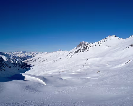 Col Agnel (Italie) au départ de Fontgillarde Traversée du vallon d’Aigue Agnelle vers le col Agnel (2744m)