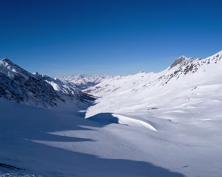Col Agnel (Italie) au départ de Fontgillarde Traversée du vallon d’Aigue Agnelle vers le col Agnel (2744m)