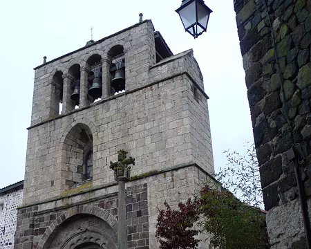 010 L'intérieur du village d'Arlempdes.