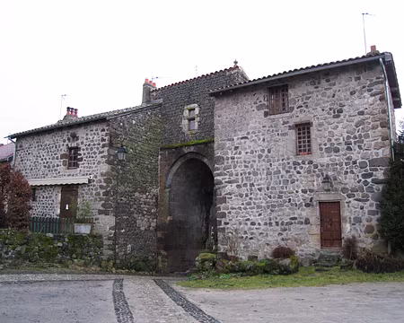 011 L'intérieur du village d'Arlempdes.
